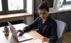 Femme travail ordinateur