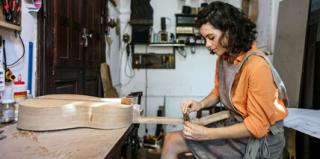 Luthier