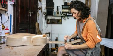 Luthier